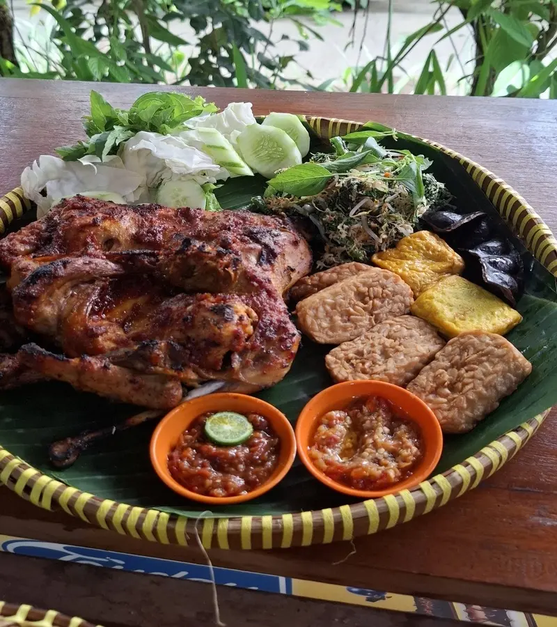 Ayam Tampah Bakar Kembang Pari Resto